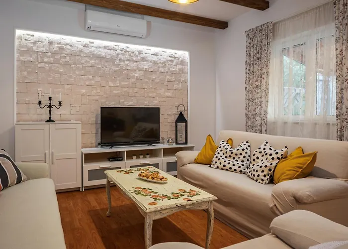 וילה Mirkov San *