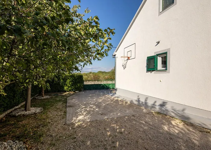 וילה Mirkov San *