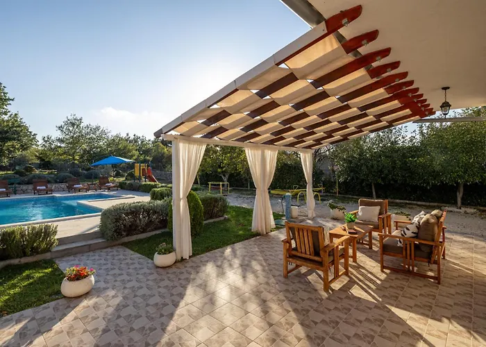 וילה Mirkov San *