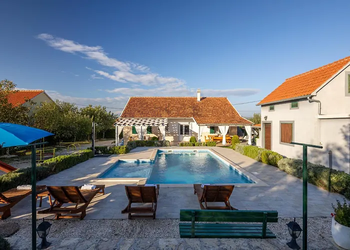 וילה Mirkov San *